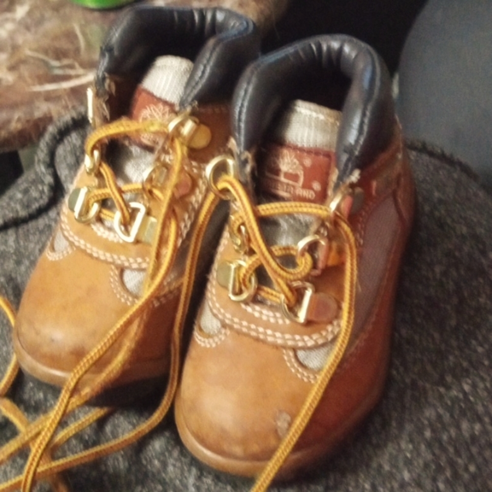 Boys shoes